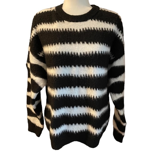 Faith & Zoe Long Sleeve Sweater Black White Patterned L - Picture 1 of 4